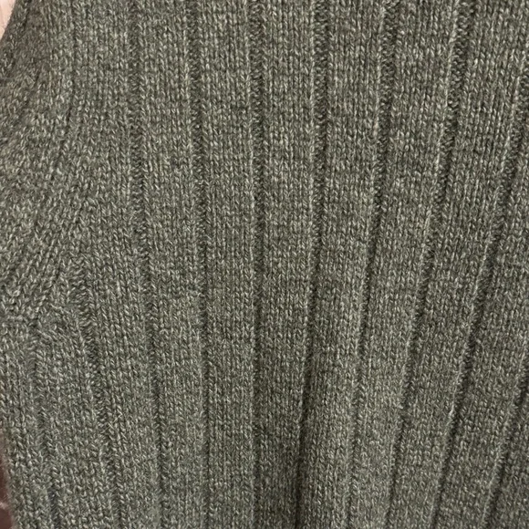 Abercrombie & Fitch Men's Olive Green Ribbed Turtleneck Sweater - Picture 6 of 10